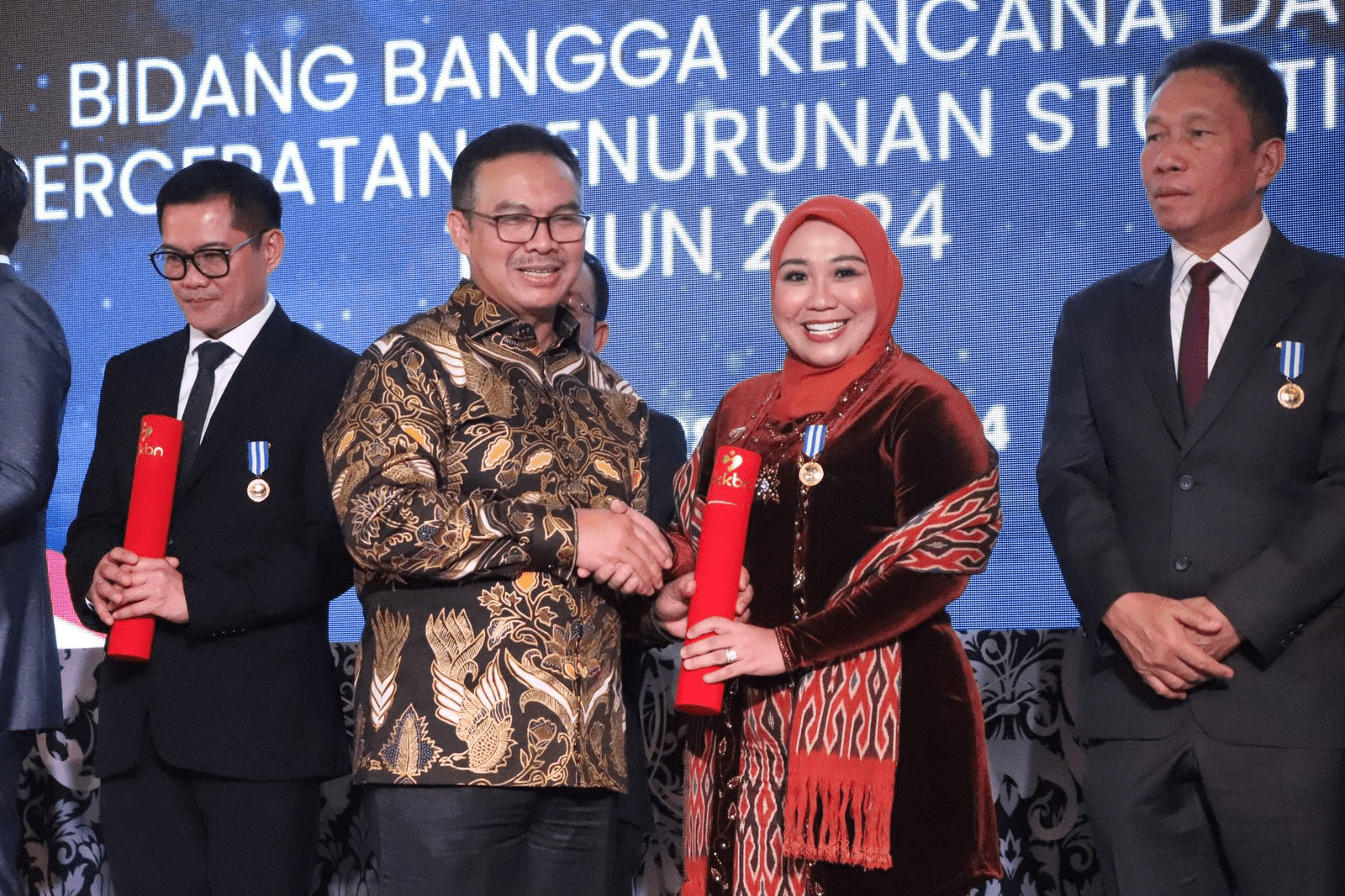 Sutinah Suhardi Terima Penghargaan Nasional Bangga Kencana dari BKKBN