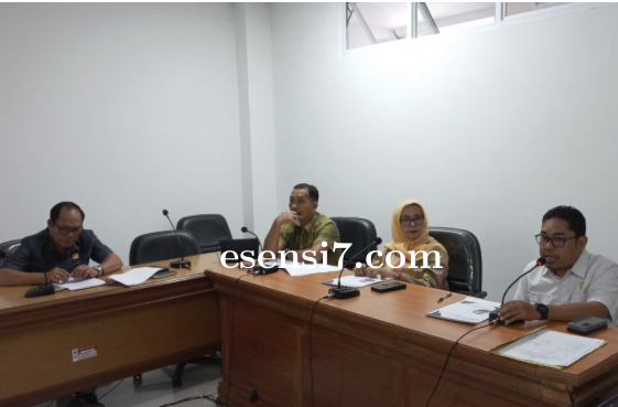 RAPAT PANSUS DPRD SULBAR SOROTI STRATEGI PERLINDUNGAN DAN PENGEMBANGAN KEBUDAYAAN LOKAL