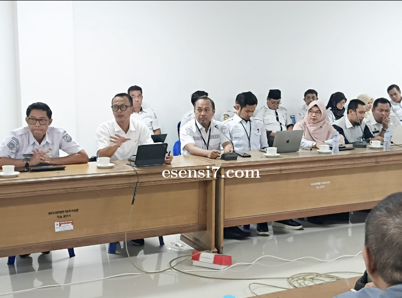 Hadiri Rapat Pembahasan Ranperda, Komitmen Pemkesra Menjalankan Program Bersentuhan dengan Rakyat