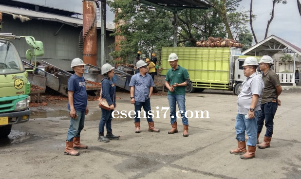 Plt Kadis Perkebunan Sulbar Pantau Penerapan Harga Dan Proses Pengolahan TBS Kelapa Sawit