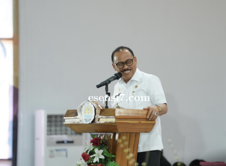 Suhardi Duka Paparkan Strategi Kunci Wujudkan Indonesia Emas 2045 di PKKMB Unsulbar