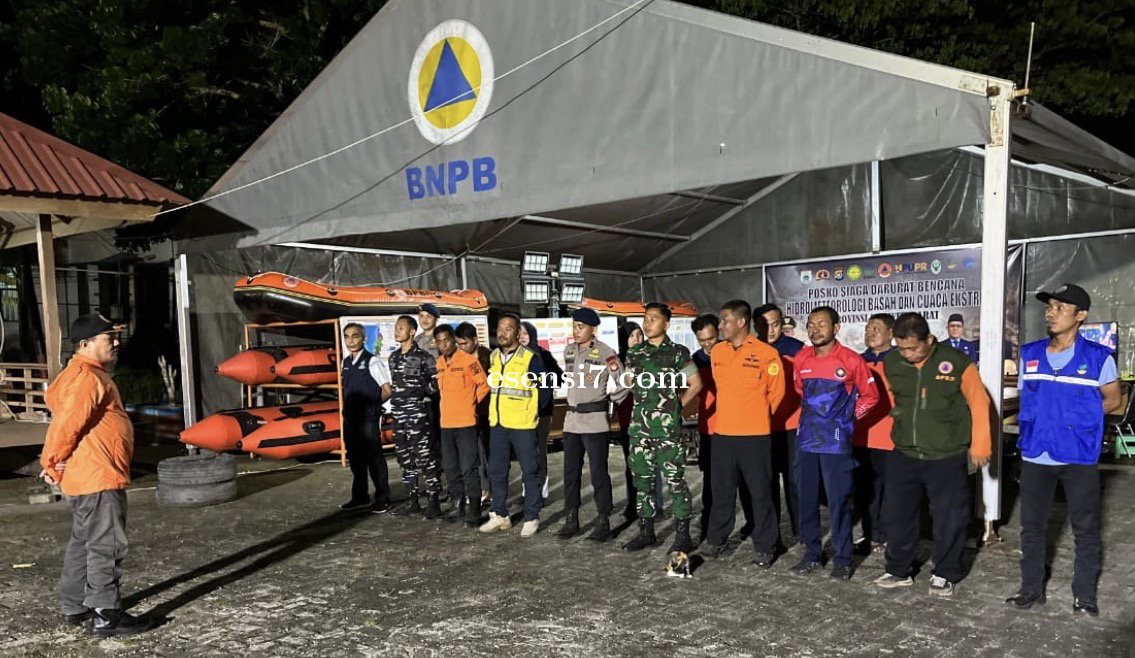 Penelaah Teknis Kebijakan Beri Arahan kepada Regu 2 Posko Siaga Darurat BPBD Sulbar