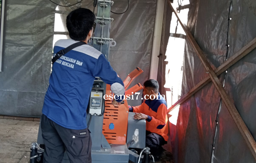 TRC BPBD Sulbar Lakukan Perawatan dan Pengecekan Lampu Light Tower, Pastikan Kesiapsiagaan di Musim 