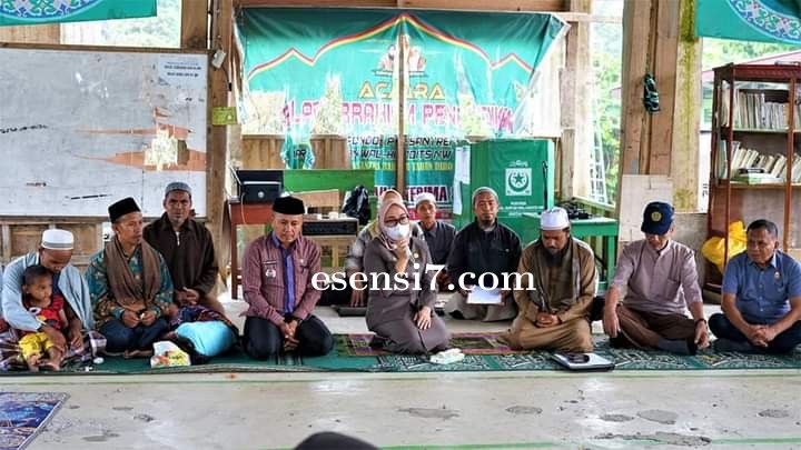 Sutinah Janjikan Perbaikan Pondok Pesantren Darul Quran wal Hadits NW Gentungan Yang  Terbakar