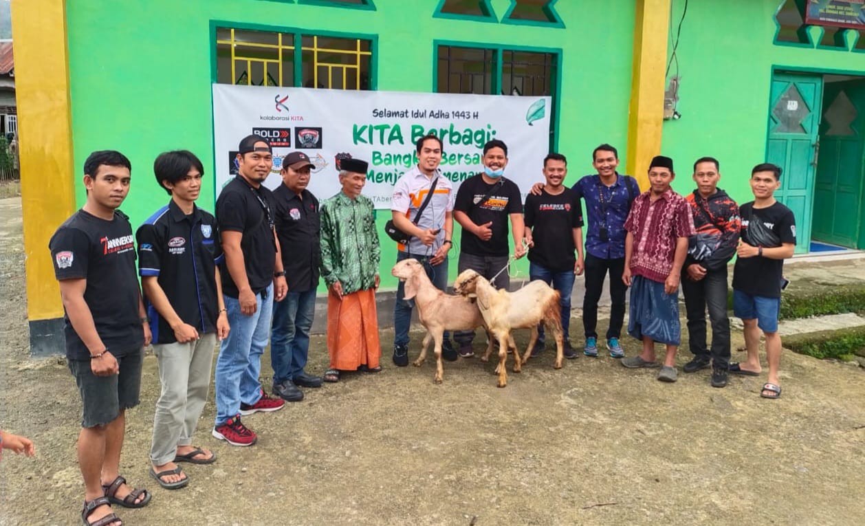 Bold Riders Mamuju Berbagi Hewan Kurban Sasar Desa Terpencil Terdampak Banjir